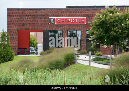 Un logo affiche à l'extérieur d'un Chipotle Mexican Grill restaurants à ambiance décontractée et emplacement dans Easton (Maryland) le 18 juillet 2015. Banque D'Images