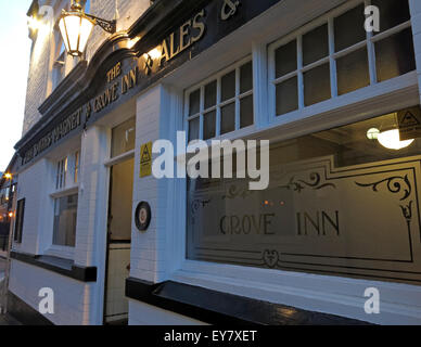 Grove Inn Pub, à l'arrière, de Leeds, West Yorkshire, England, UK at Dusk Banque D'Images