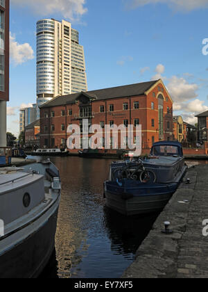 Blocage du quai de Leeds, centre-ville, West Yorkshire, Angleterre, Royaume-Uni (Leeds / Liverpool Canal) Banque D'Images