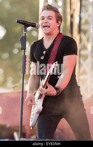 Eau Claire, Wisconsin, USA. 23 juillet, 2015. Musicien Country HUNTER HAYES réalise en direct sur la confiture Pays USA music festival à Eau Claire, Wisconsin Crédit : ZUMA Press, Inc./Alamy Live News Banque D'Images