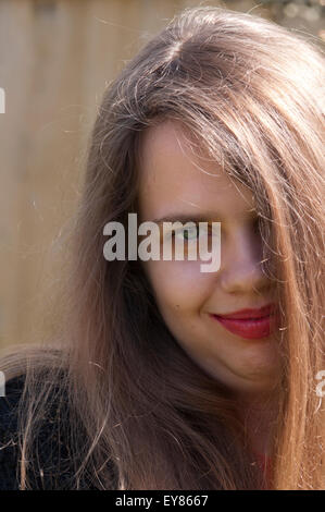 Close-up portrait of teenage girl wearing red lipstick Banque D'Images