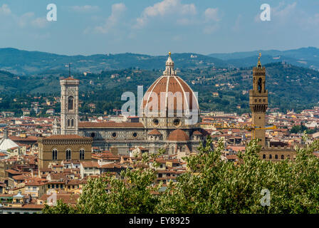 Cathédrale de Florence vue depuis le point de vue élevé de fort Belverdere. Florence. Italie. Banque D'Images