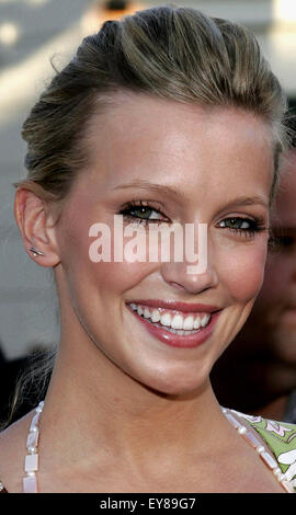 Katie Cassidy assiste à la première de Los Angeles 'clic' tenu à la Mann Village Theater à Westwood. Banque D'Images