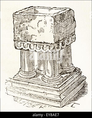 12ème siècle en pierre sculpté font dans l'église St Mary Berkeley Gloucestershire. La gravure sur bois victorien circa 1845. Banque D'Images