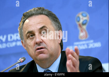 Saint-pétersbourg, Russie. 24 juillet, 2015. Sport russe Ministre Witali Mutko intervenir lors d'une conférence de presse de la FIFA au Palais Constantin à Saint-Pétersbourg, Russie, 24 juillet 2015. Le tirage au sort des groupes de qualification de la Coupe du monde 2018 aura lieu ici le samedi. La prochaine Coupe du Monde de Football aura lieu en Russie du 14 juin au 15 juillet 2018. PHOTO : MARCUS BRANDT/DPA/Alamy Live News Banque D'Images