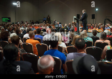 London, Ontario, Canada. 23 juillet, 2015. Thomas Mulcair, chef de l'opposition et le nouveau cadre démocratique du Canada livre un discours pré-électoral à un rassemblement tenu à London, au Canada. Au moment où le discours a été donné, son parti a tenu une légère avance sur le Parti conservateur du Canada, dirigé par l'actuel Premier ministre Stephen Harper. Credit : Mark Spowart/Alamy Live News Banque D'Images