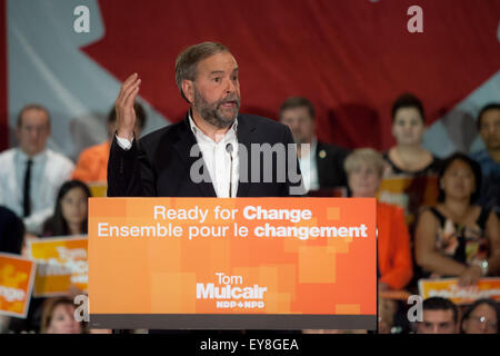 London, Ontario, Canada. 23 juillet, 2015. Thomas Mulcair, chef de l'opposition et le nouveau cadre démocratique du Canada livre un discours pré-électoral à un rassemblement tenu à London, au Canada. Au moment où le discours a été donné, son parti a tenu une légère avance sur le Parti conservateur du Canada, dirigé par l'actuel Premier ministre Stephen Harper. Credit : Mark Spowart/Alamy Live News Banque D'Images