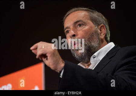 London, Ontario, Canada. 23 juillet, 2015. Thomas Mulcair, chef de l'opposition et le nouveau cadre démocratique du Canada livre un discours pré-électoral à un rassemblement tenu à London, au Canada. Au moment où le discours a été donné, son parti a tenu une légère avance sur le Parti conservateur du Canada, dirigé par l'actuel Premier ministre Stephen Harper. Credit : Mark Spowart/Alamy Live News Banque D'Images