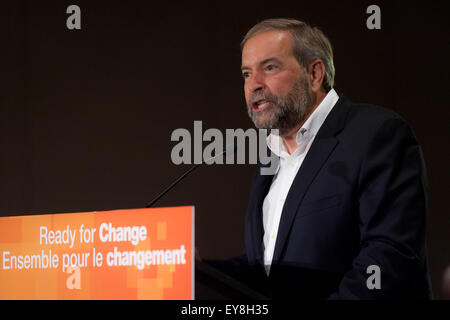 London, Ontario, Canada. 23 juillet, 2015. Thomas Mulcair, chef de l'opposition et le nouveau cadre démocratique du Canada livre un discours pré-électoral à un rassemblement tenu à London, au Canada. Au moment où le discours a été donné, son parti a tenu une légère avance sur le Parti conservateur du Canada, dirigé par l'actuel Premier ministre Stephen Harper. Credit : Mark Spowart/Alamy Live News Banque D'Images