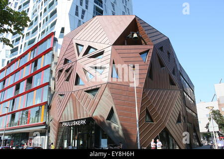 Pauluskerk nouvellement reconstruit (St. Paul à l'Église), rue Mauritsweg Rotterdam, Pays-Bas. Appartement Calypso à l'arrière du bâtiment Banque D'Images