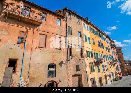 Sienne, ITALIE - Le 26 octobre 2014 : Street view avec skyline à Sienne, Italie. Banque D'Images