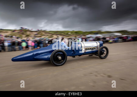 Sunbeam 350 ch conduit par Don au Pays de Galles, petit-fils de Sir Malcolm Campbell, Pendine Sands en juillet 2015. La commémoration de 90 ans que Sir Malcolm a battu le record du monde de vitesse au sol. Banque D'Images