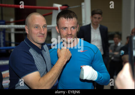 Frankie Gavin assume une fonction d'entraînement dans le centre commercial Pavilions avant son combat pour le titre mondial IBF super-légers la semaine prochaine contre Kell Brook comprend : Frankie Gavin Où : Birmingham, Royaume-Uni Quand : 22 mai 2015 Banque D'Images