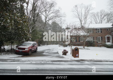La neige en brique d'Atlanta à la maison et en voiture Banque D'Images