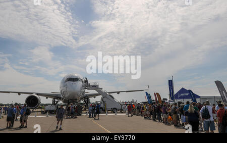 Oshkosh, WI, USA. 22 juillet, 2015. 22 JUILLET 2015- L'Airbus A350 est en stationnement et ouvert aux visites à l'Experimental Aircraft Association (EAA Airventure Oshkosh, Wittman, 2015 Champ, Oshkosh, WI. (Crédit Image : © Ken Murray via Zuma sur le fil) Banque D'Images