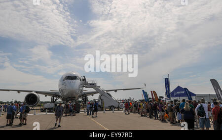 Oshkosh, WI, USA. 22 juillet, 2015. 22 JUILLET 2015- L'Airbus A350 est en stationnement et ouvert aux visites à l'Experimental Aircraft Association (EAA Airventure Oshkosh, Wittman, 2015 Champ, Oshkosh, WI. (Crédit Image : © Ken Murray via Zuma sur le fil) Banque D'Images