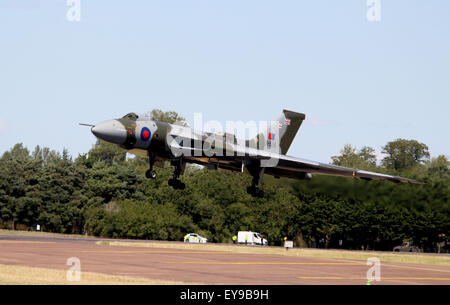 Avro Vulcan effectuer au cours de la Royal International Air Tattoo à Fairford de la RAF le 19 juillet 2015 à Fès, en Angleterre. Banque D'Images