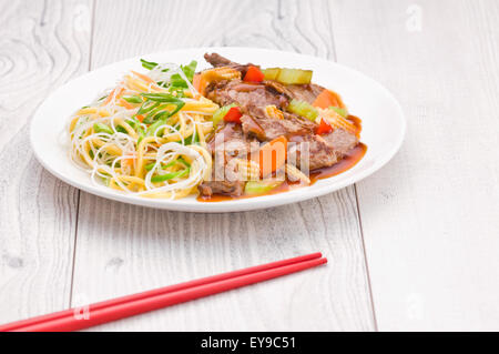 Chinois du Sud avec des nouilles Boeuf cantonais de Hong Kong Banque D'Images