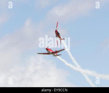 Les membres du PC-7 TEAM, l'équipe de démonstration aérienne des Forces aériennes suisses affichant au Royal 2015 AirTattoo International (RIAT). Banque D'Images