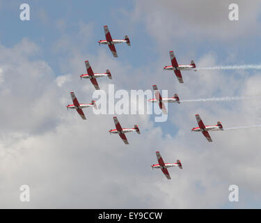 Les membres du PC-7 TEAM, l'équipe de démonstration aérienne des Forces aériennes suisses affichant au Royal 2015 AirTattoo International (RIAT). Banque D'Images