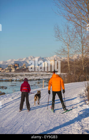 Maman,fille,Husky,ski,x ancrage Banque D'Images