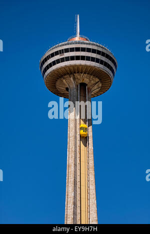 Bienvenue dans le monde-célèbre Skylon Tower à Niagara Falls, Canada Banque D'Images