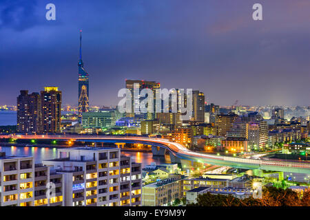 Fukuoka, Japon city skyline at night. Banque D'Images