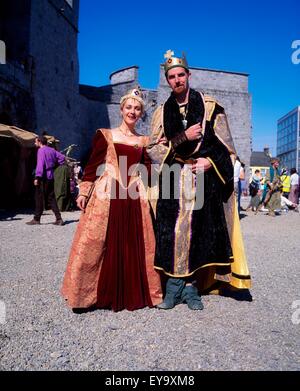 Limerick, Limerick, Irlande ; des gens habillé en roi et reine d'Angleterre au 800ème anniversaire de Limerick Banque D'Images