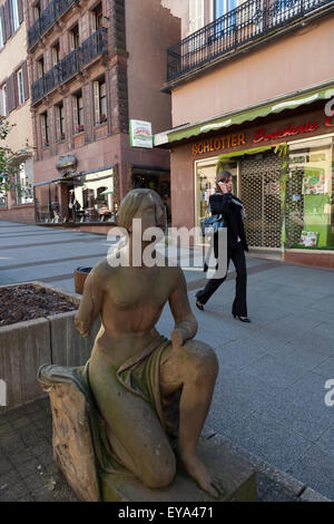 Saverne, France, un Hora figure dans la charmante petite ville du nord de l'Alsace Banque D'Images