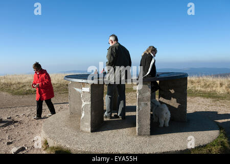 Metzeral, France, les touristes sur le sommet du Hohneck Banque D'Images