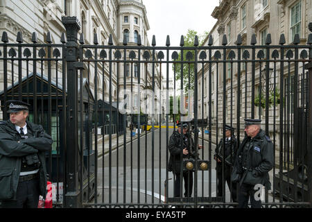 Londres, Grande-Bretagne, la police devant l'entrée de 10 Downing Street Banque D'Images