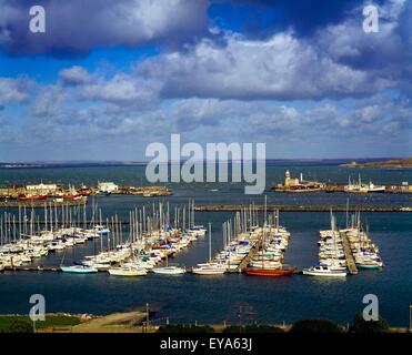 Howth Harbour, comté de Dublin, Irlande ; Marina Accueil avec voiliers Banque D'Images