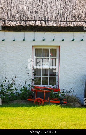 Thatch Cottage sur Malin Head sur la péninsule d'Inishowen, County Donegal, Ireland Banque D'Images