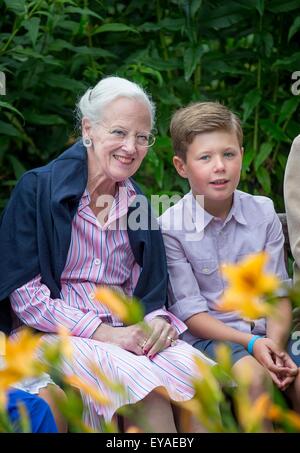 Grasten, Danemark. Le 25 juillet, 2015. La Reine danoise Margarethe et Prince Christian lors d'une séance de photos pendant leurs vacances d'été à Grasten, Danemark, 25 juillet 2015. Photo : Patrick van Katwijk/ POINT DE VUE - PAS DE CÂBLE - SERVICE/dpa/Alamy Live News Banque D'Images