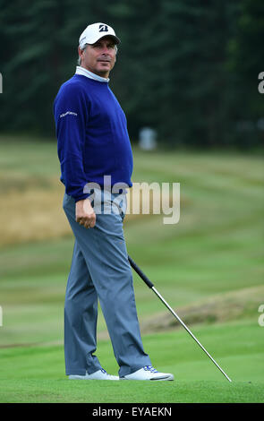 Sunningdale, Berkshire, Royaume-Uni. Le 25 juillet, 2015. Tournoi de Golf Seniors Open Ronde 2 retardé la pluie. Fred Couples (USA) profiter de son jeu : Action Crédit Plus Sport/Alamy Live News Banque D'Images