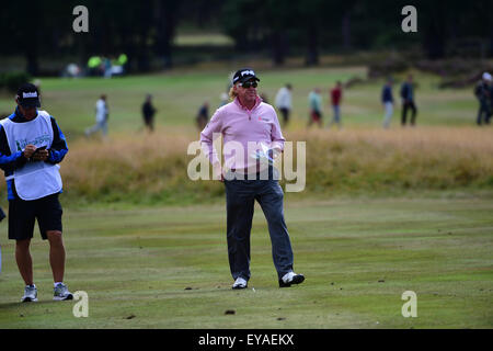 Sunningdale, Berkshire, Royaume-Uni. Le 25 juillet, 2015. Tournoi de Golf Seniors Open Ronde 2 retardé la pluie. Credit : Action Plus Sport/Alamy Live News Banque D'Images