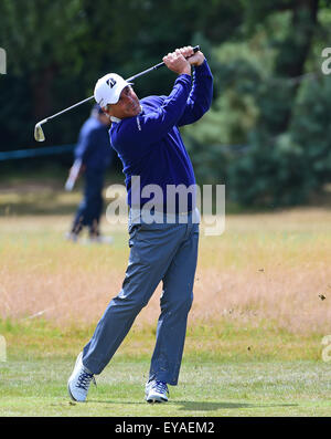 Sunningdale, Berkshire, Royaume-Uni. Le 25 juillet, 2015. Tournoi de Golf Seniors Open Ronde 2 retardé la pluie. Fred Couples (USA) à 17 : Action de Crédit Plus Sport/Alamy Live News Banque D'Images