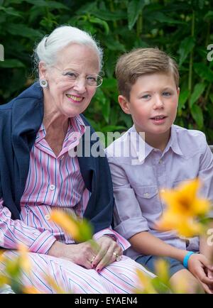 Grasten, Danemark. Le 25 juillet, 2015. La Reine danoise Margarethe et Prince Christian lors d'une séance de photos pendant leurs vacances d'été à Grasten, Danemark, 25 juillet 2015. Photo : Patrick van Katwijk/ POINT DE VUE - PAS DE FIL - SERVICE/dpa/Alamy Live News Banque D'Images