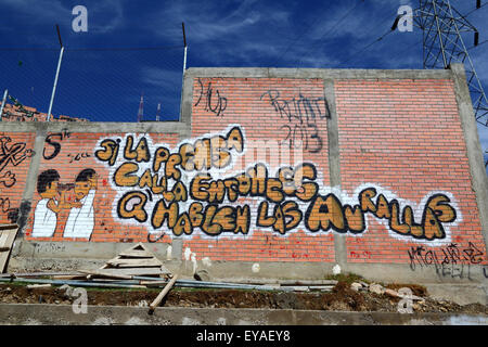 Les graffitis de la liberté de parole sur le mur dans la banlieue, La Paz, Bolivie Banque D'Images