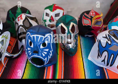 Les masques de catcheur mexicain street market Berlin Allemagne Banque D'Images