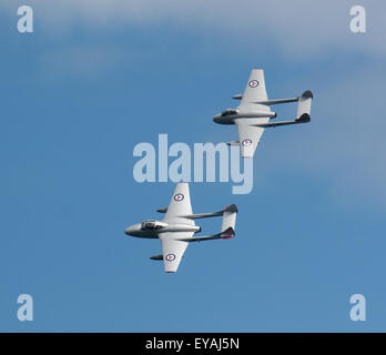 Sunderland, Royaume-Uni 25 Juillet 2015. Royal Norwegian Air Force Escadron Historique de Havilland Vampires volent ensemble à Roker, Sunderland Air Show. (C) l'imagerie de Washington/Alamy Live News Banque D'Images