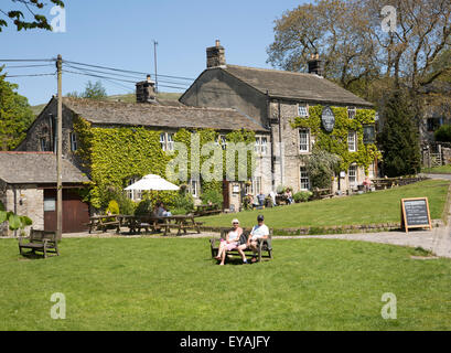 Lister Arms Hotel, Malham village, Yorkshire Dales national park, England, UK Banque D'Images