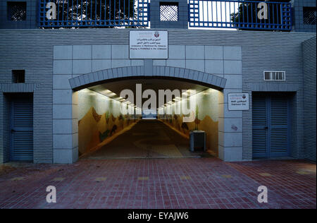Passage souterrain (métro) pour les piétons - coup de Abu Dhabi Corniche Road. Banque D'Images