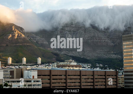 Cape Town Afrique du Sud, parc national de Table Mountain, brouillard, horizon de la ville, SAfri150308042 Banque D'Images