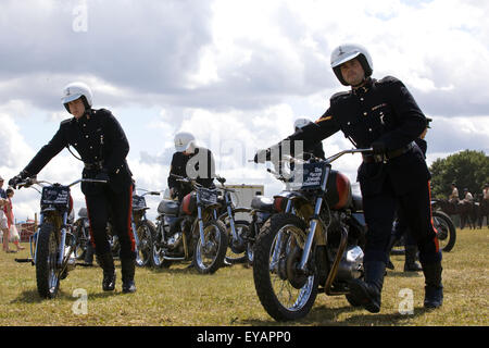 Royal Corps of Signals casque blanc l'équipe de démonstration de la moto 750 cc Triumph TR7V Tiger Motorcycles Banque D'Images