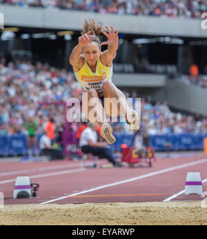 25.07.2015.Queen Elizabeth Olympic Park, Londres, Angleterre. Sainsburys Anniversaire Jeux. Jessica Ennis-Hill (GBR) sautant dans le saut en longueur. Banque D'Images