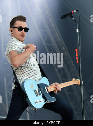 Southsea, Hampshire, Royaume-Uni. Le 25 juillet, 2015. Live à Portsmouth vivent dans le Waterfront Festival Arena sur Southsea Common après l'America's Cup World Series racing. La scène McBusted Liv pour une foule d'environ 20 000 personnes. Credit : uknip/ Alamy Live News Banque D'Images