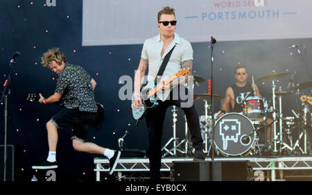 Southsea, Hampshire, Royaume-Uni. Le 25 juillet, 2015. Live à Portsmouth vivent dans le Waterfront Festival Arena sur Southsea Common après l'America's Cup World Series racing. La scène McBusted Liv pour une foule d'environ 20 000 personnes. Credit : uknip/ Alamy Live News Banque D'Images