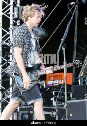 Southsea, Hampshire, Royaume-Uni. Le 25 juillet, 2015. Live à Portsmouth vivent dans le Waterfront Festival Arena sur Southsea Common après l'America's Cup World Series racing. La scène McBusted Liv pour une foule d'environ 20 000 personnes. Credit : uknip/ Alamy Live News Banque D'Images