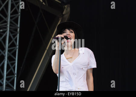 Portsmouth, Royaume-Uni 25 Juillet 2015 Carly Rae Jepsen ouvre l'Arène Waterfront Festival concert à la Louis Vuitton America's Cup World Series Crédit : Alex Bailey / Alamy Live News Banque D'Images